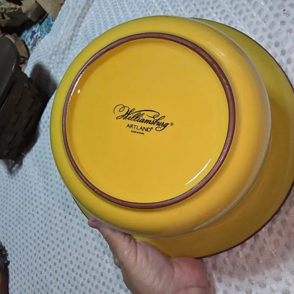 WILLIAMSBURG ARTLAND LARGE SERVING BOWL